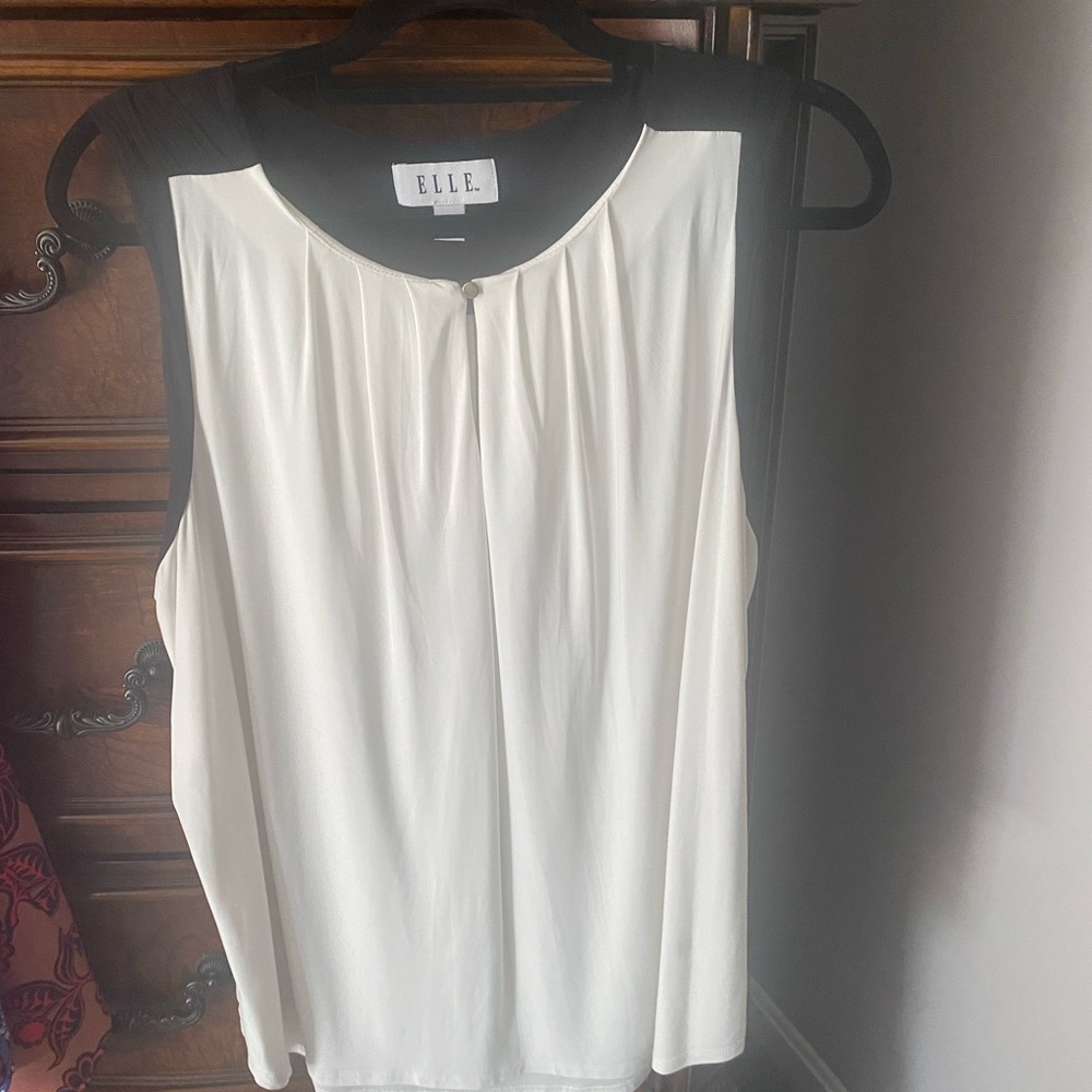 Elle sleeveless black white blouse